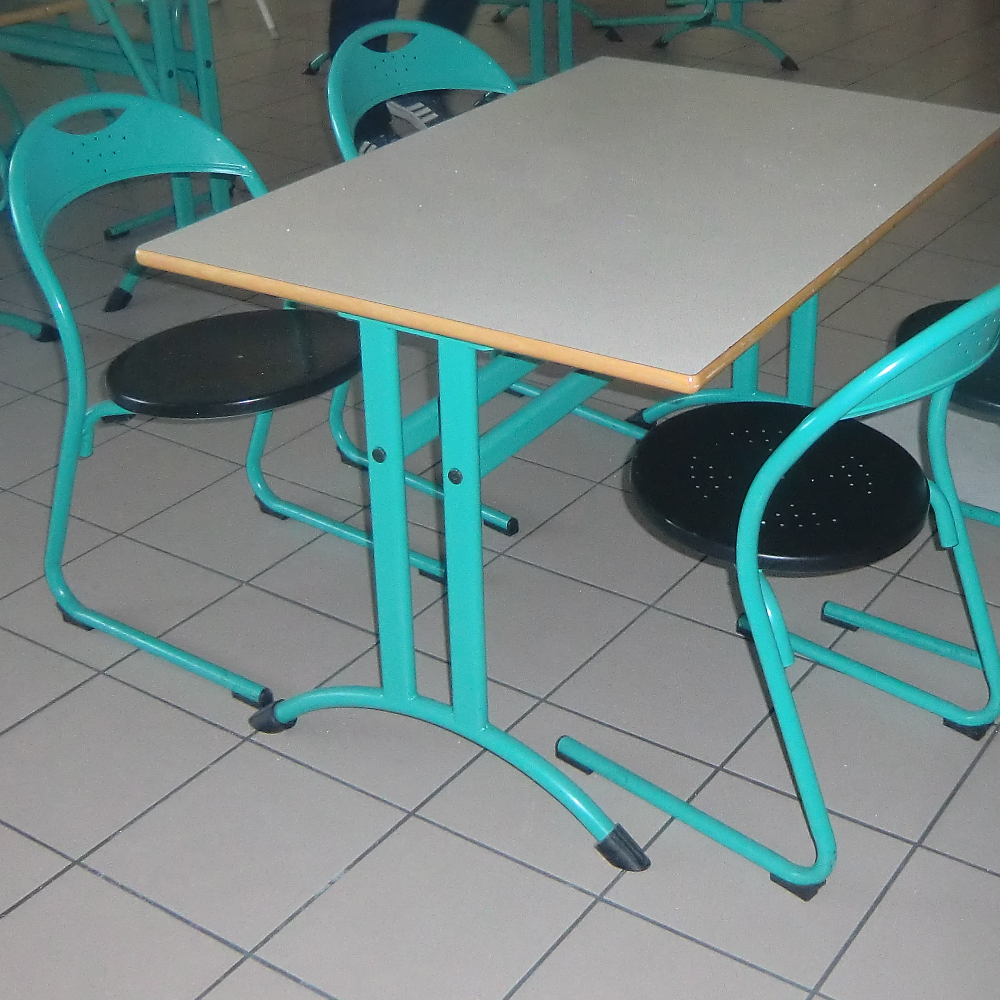 1 table et 4 chaises Spila